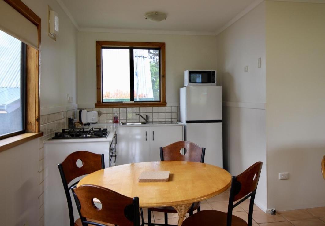 Riverscape Cottages Огуста Екстериор снимка