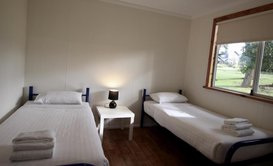 Riverscape Cottages Огуста Екстериор снимка
